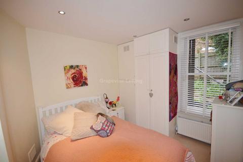 3 bedroom apartment to rent, Stapleton Road, Tooting, SW17
