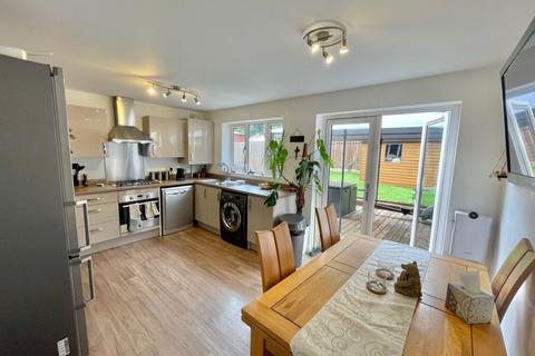 17 Dandelion Close, Northampton, NN3 5FB