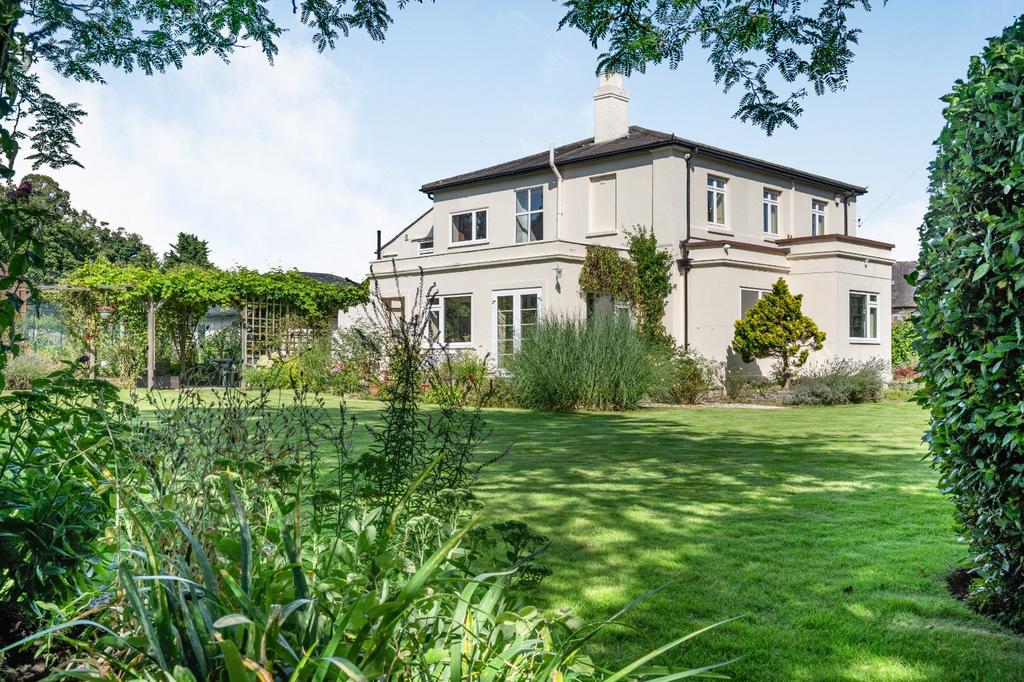 Furze Platt Road, Maidenhead, Berkshire 5 bed detached house £1,500,000