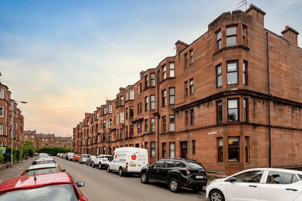 Kennoway Drive, Flat 2/2, Thornwood, Glasgow, G11 7UA 1 bed flat £99,000
