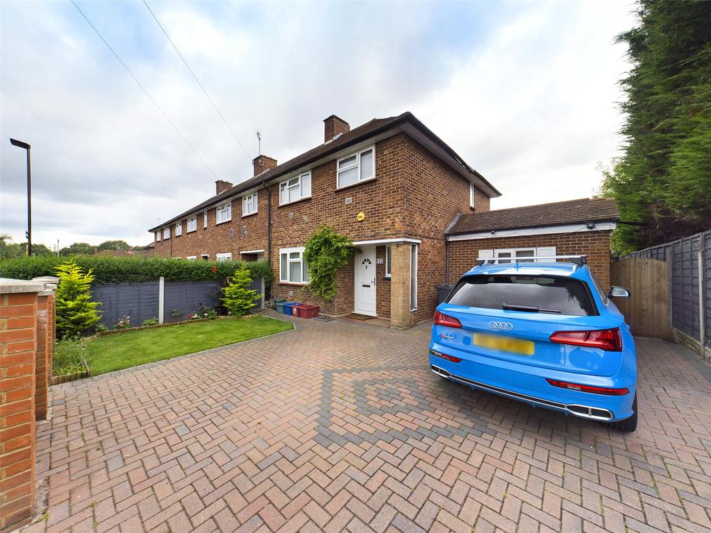 Sparrow Farm Drive, Feltham, Middlesex, TW14 3 bed end of terrace house