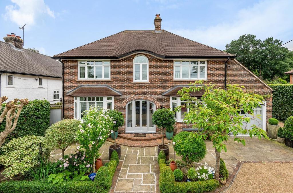 Pulborough Road, Storrington, RH20 4 bed detached house £750,000