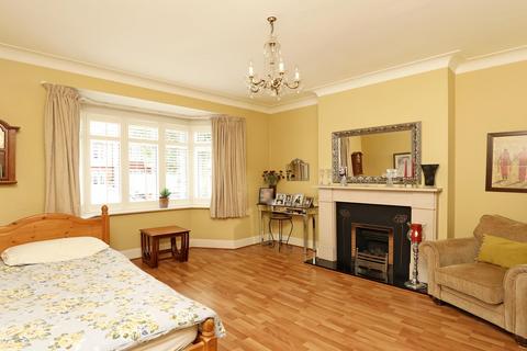 52 Swyncombe Avenue, London, W5 4DS