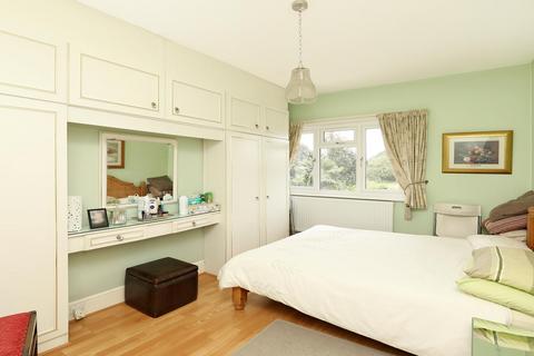 52 Swyncombe Avenue, London, W5 4DS
