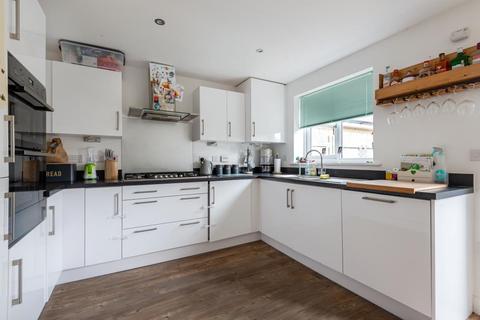 25 Empire Drive, Carterton, OX18 1BZ