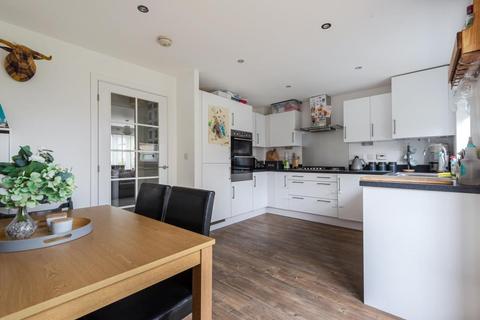 25 Empire Drive, Carterton, OX18 1BZ