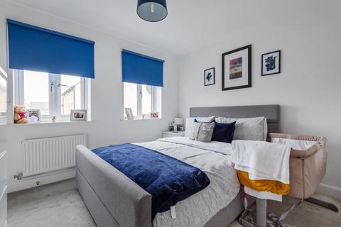 25 Empire Drive, Carterton, OX18 1BZ