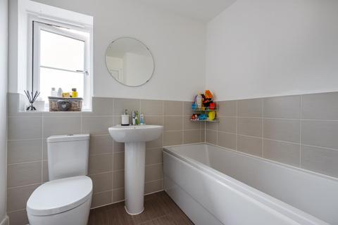 25 Empire Drive, Carterton, OX18 1BZ