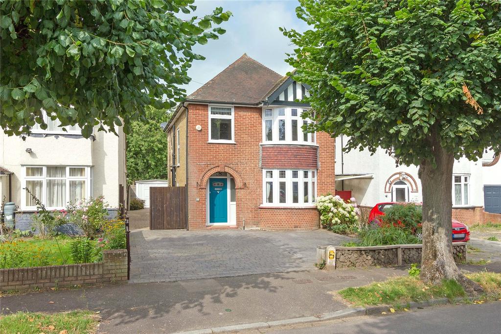 Park Drive, Sittingbourne, ME10 4 bed detached house £650,000
