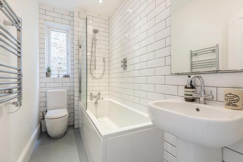 61 Robson Road, London, SE27 9LB