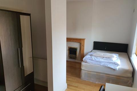 Studio to rent, Sumatra Road, Studio London NW6 1PL