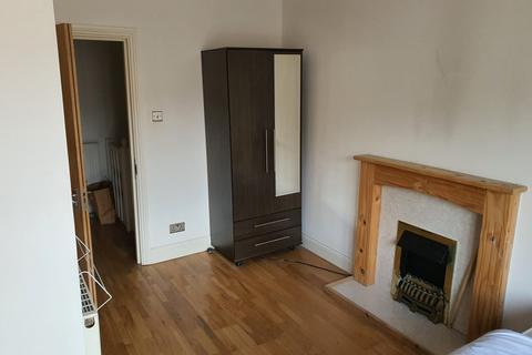 Studio to rent, Sumatra Road, Studio London NW6 1PL