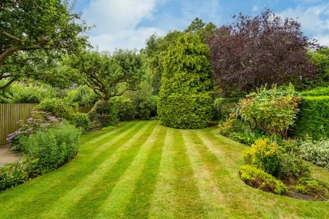 31 Nower Hill, Pinner, HA5 5QR