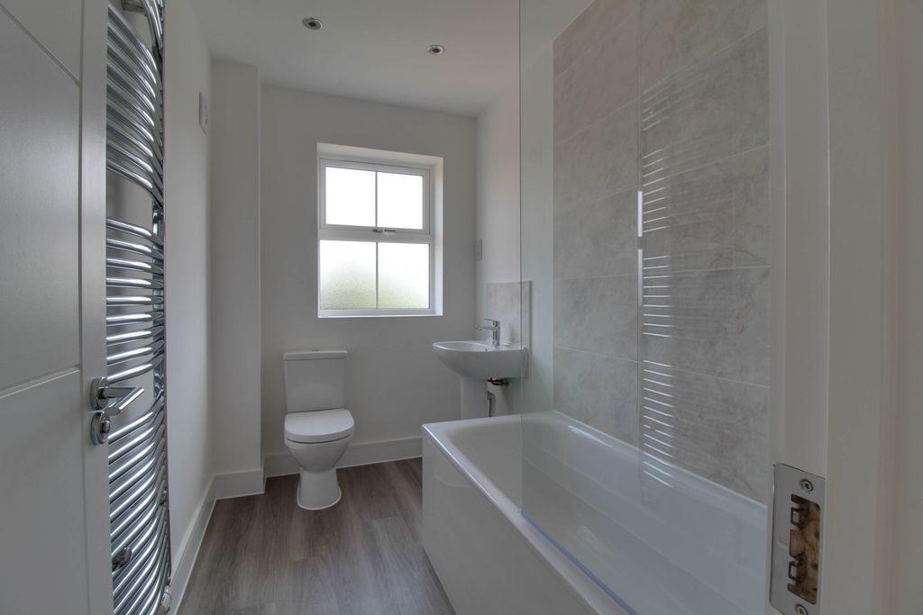 Bathroom (Family bathroom)