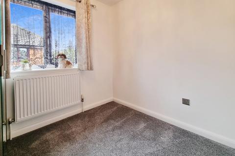 16 Ark Avenue, Grays, RM16 6QR