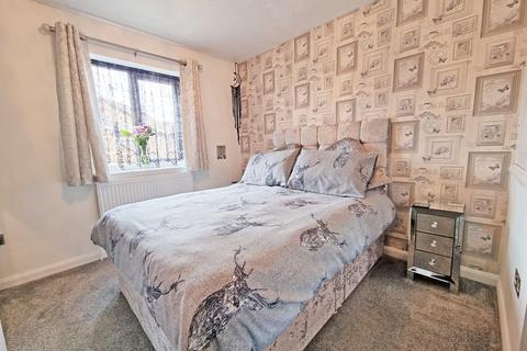 16 Ark Avenue, Grays, RM16 6QR