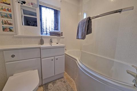 16 Ark Avenue, Grays, RM16 6QR