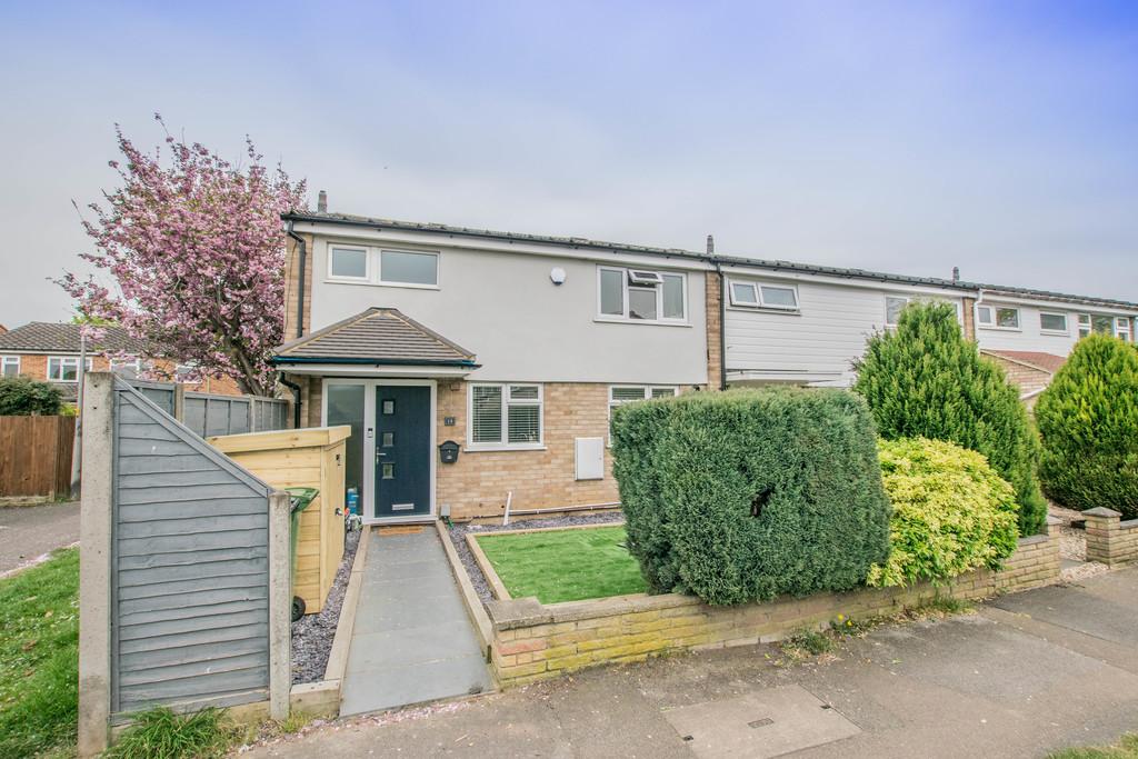 Champions Green, Hoddesdon EN11 3 bed semidetached house £2,450 pcm