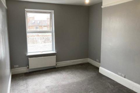 2 bedroom flat to rent, Old Christchurch Road, Bournemouth