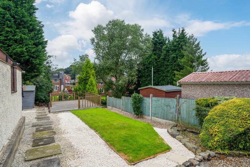 Throstle Nest, Batley 4 bed detached house £274,950