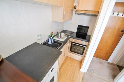 Studio to rent, Parkhill Road, Bexley