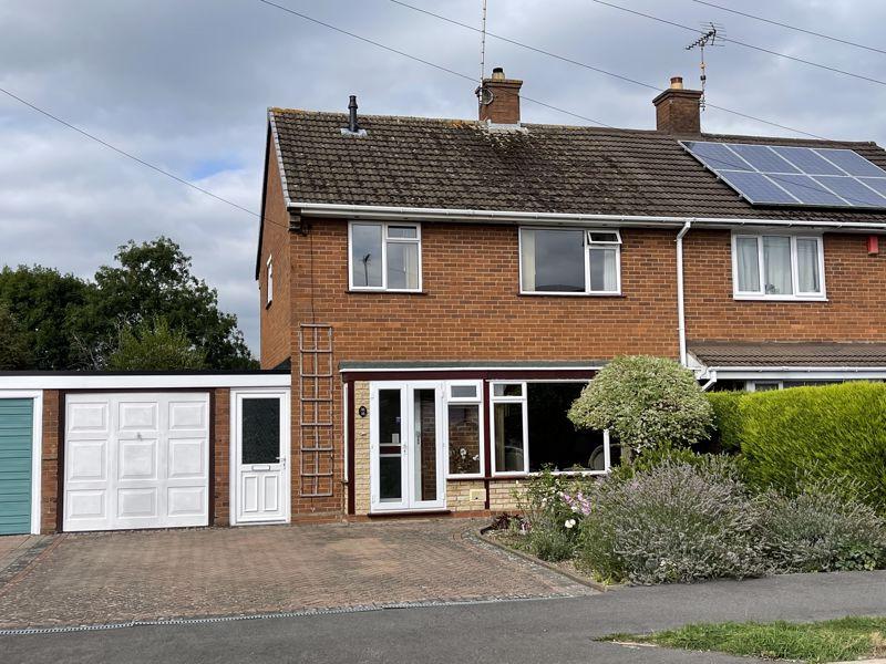 Meadow Road, Alcester 3 bed semidetached house £275,000