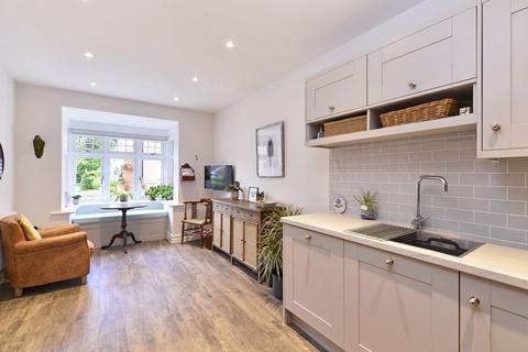 3 Box Grove, Cranleigh, GU6 8GD