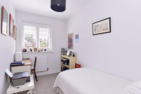 3 Box Grove, Cranleigh, GU6 8GD