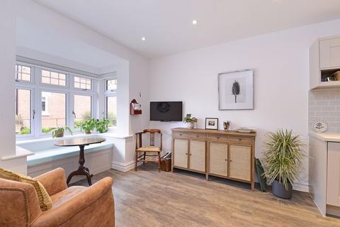 3 Box Grove, Cranleigh, GU6 8GD