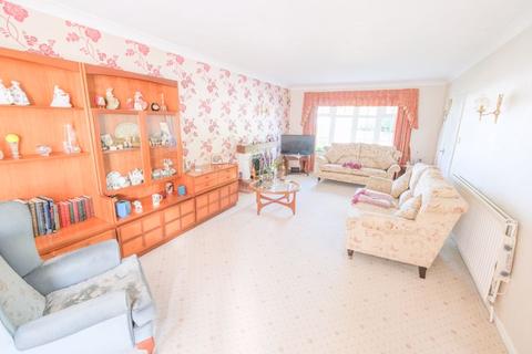 1 Kingscroft Close, Sutton Coldfield, B74 2HJ