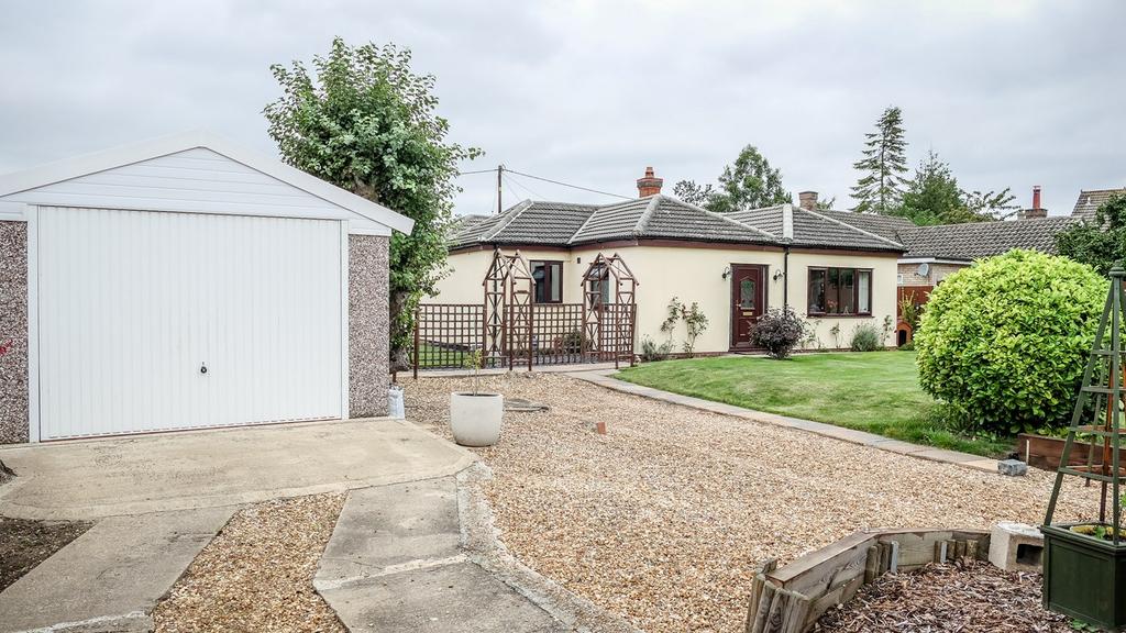 Hall End Road, Wootton, Bedford, MK43 4 bed detached bungalow £675,000