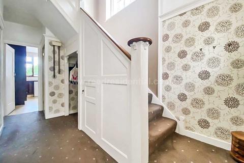 42 Arundel Gardens, Westcliff-on-sea, SS0 0BJ