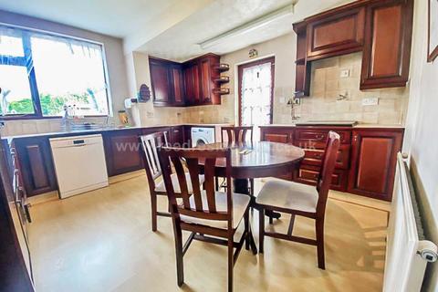 42 Arundel Gardens, Westcliff-on-sea, SS0 0BJ