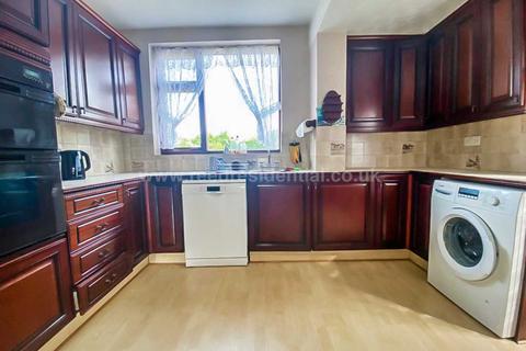 42 Arundel Gardens, Westcliff-on-sea, SS0 0BJ