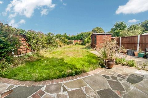 42 Arundel Gardens, Westcliff-on-sea, SS0 0BJ