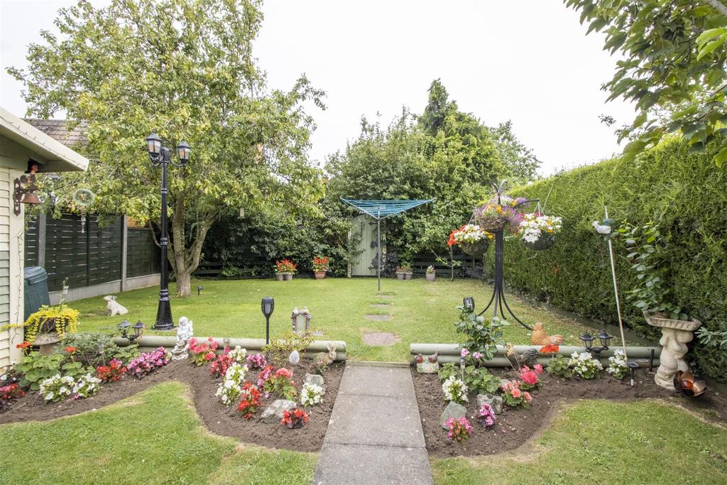 Sherwood Green, Longford 3 bed semidetached bungalow £315,000