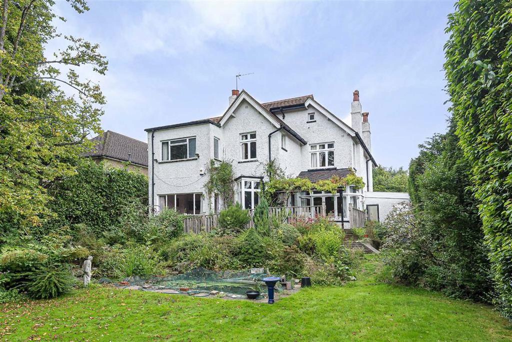 Aldenham Grove, Radlett, Hertfordshire 5 bed house £1,750,000