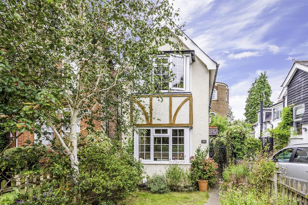 Chapel Road, Tadworth 2 bed detached house £535,000