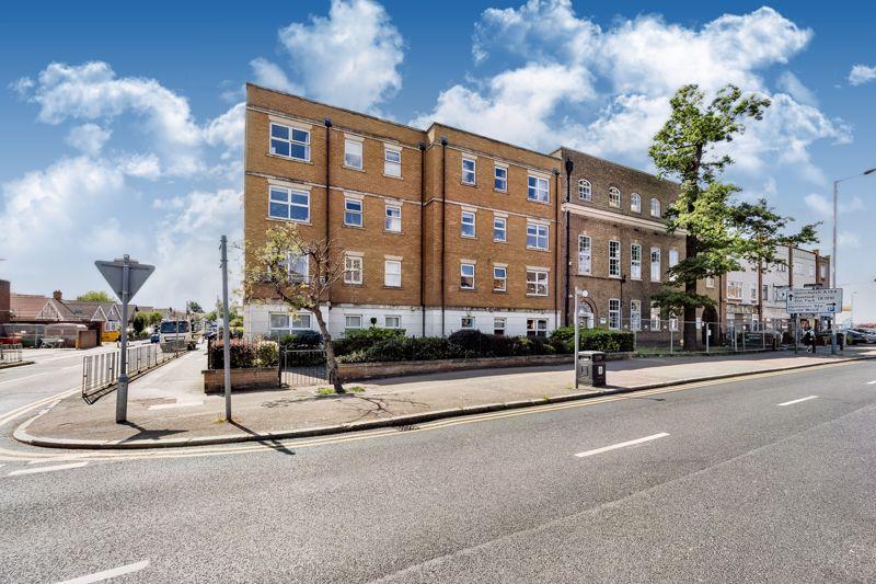Cirrus Court, St. Marys Lane, Upminster 2 bed flat £1,350 pcm (£312 pw)