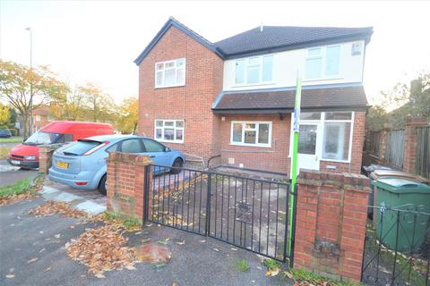 3 bedroom semi-detached house to rent - Blackthorne Drive, Chingford Hatch E4