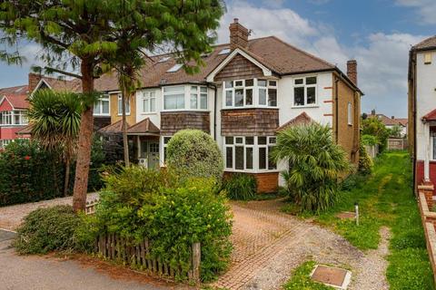 39 Fairford Gardens, Worcester Park, KT4 7BH