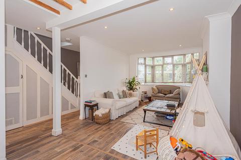 39 Fairford Gardens, Worcester Park, KT4 7BH