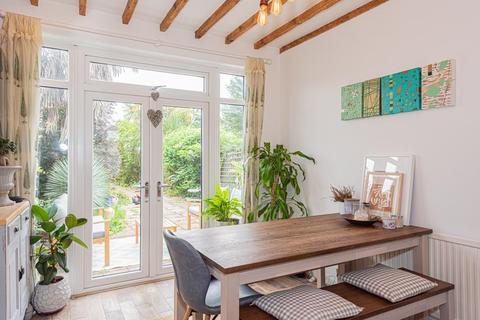 39 Fairford Gardens, Worcester Park, KT4 7BH