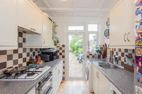 39 Fairford Gardens, Worcester Park, KT4 7BH