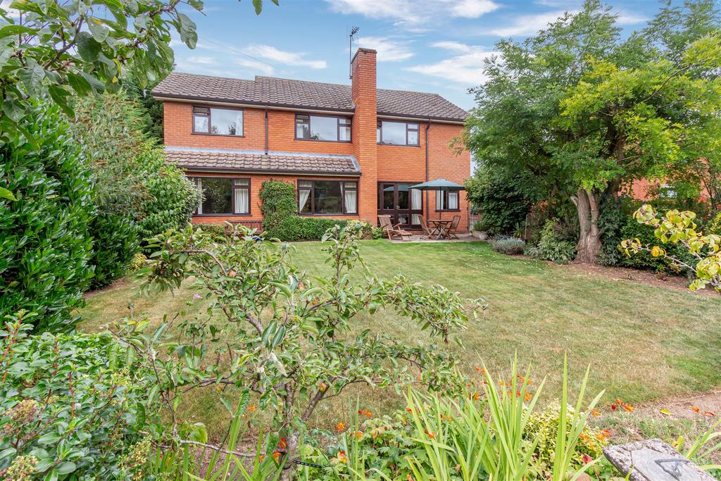 Holt Heath, Worcester 4 bed detached house £500,000