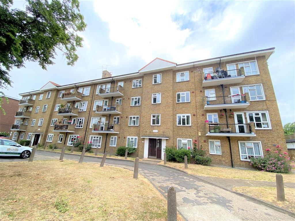 New Wanstead, Wanstead E11 3 bed property £1,600 pcm (£369 pw)
