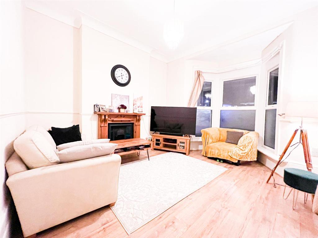 Grove Green Road, Leytonstone 1 bed property £1,300 pcm (£300 pw)