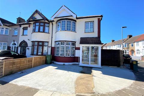 4 bedroom end of terrace house to rent - Salisbury Avenue, Barking