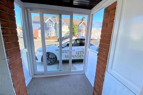 4 bedroom end of terrace house to rent - Salisbury Avenue, Barking