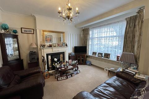 107 Cherrydown Avenue, London, E4 8DT